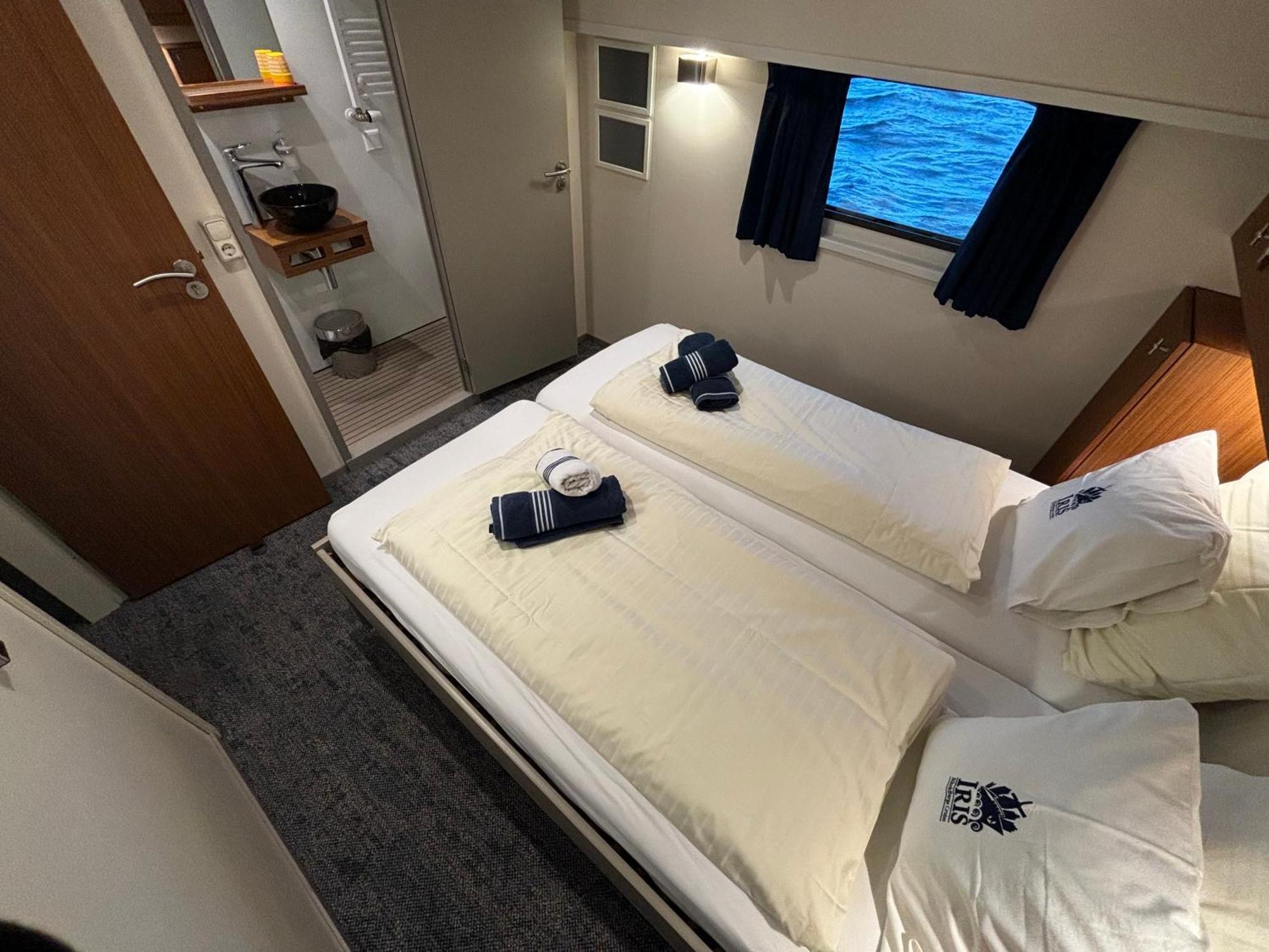 Hotelboat Iris Groningen Buitenkant foto