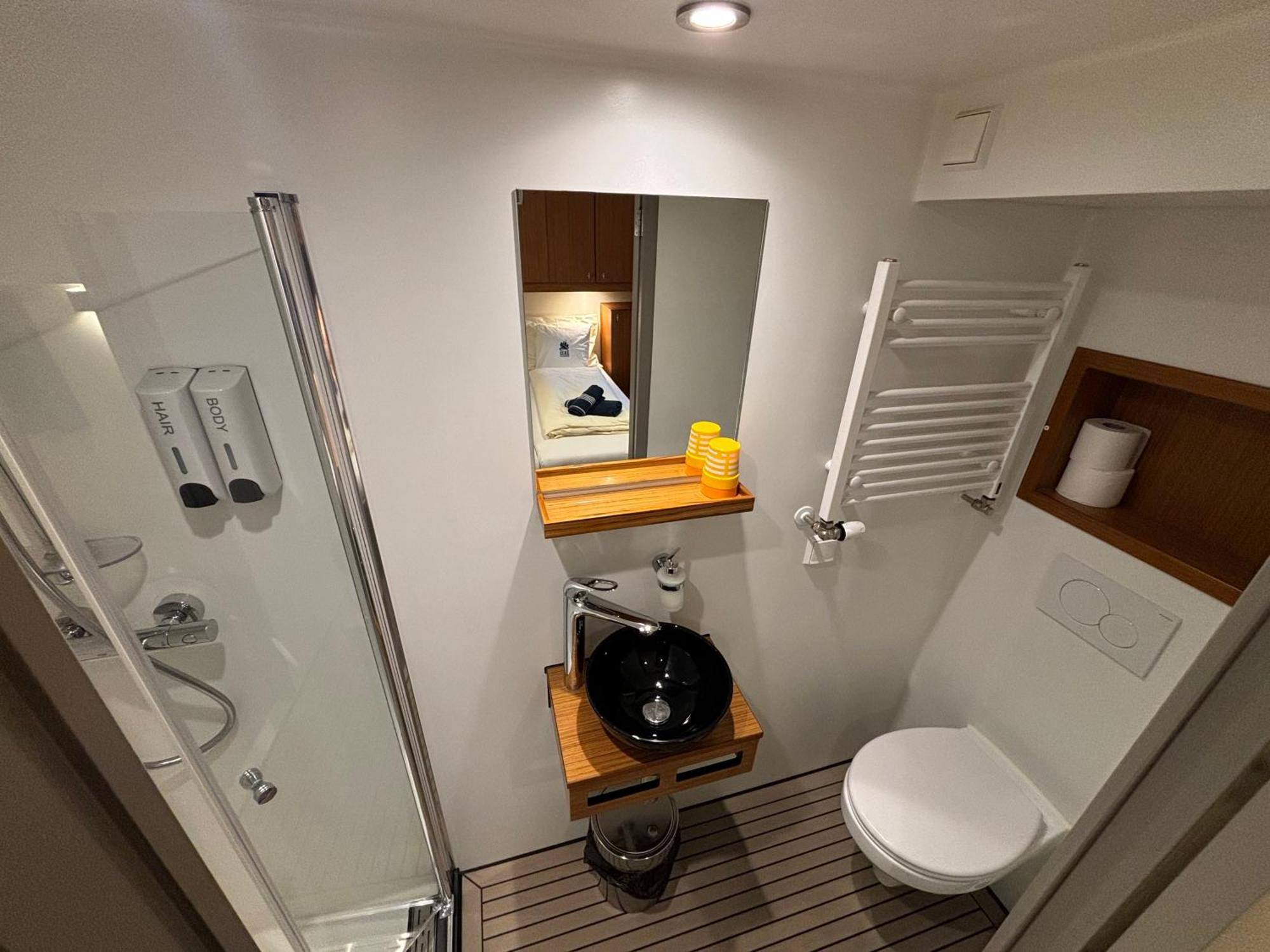 Hotelboat Iris Groningen Buitenkant foto