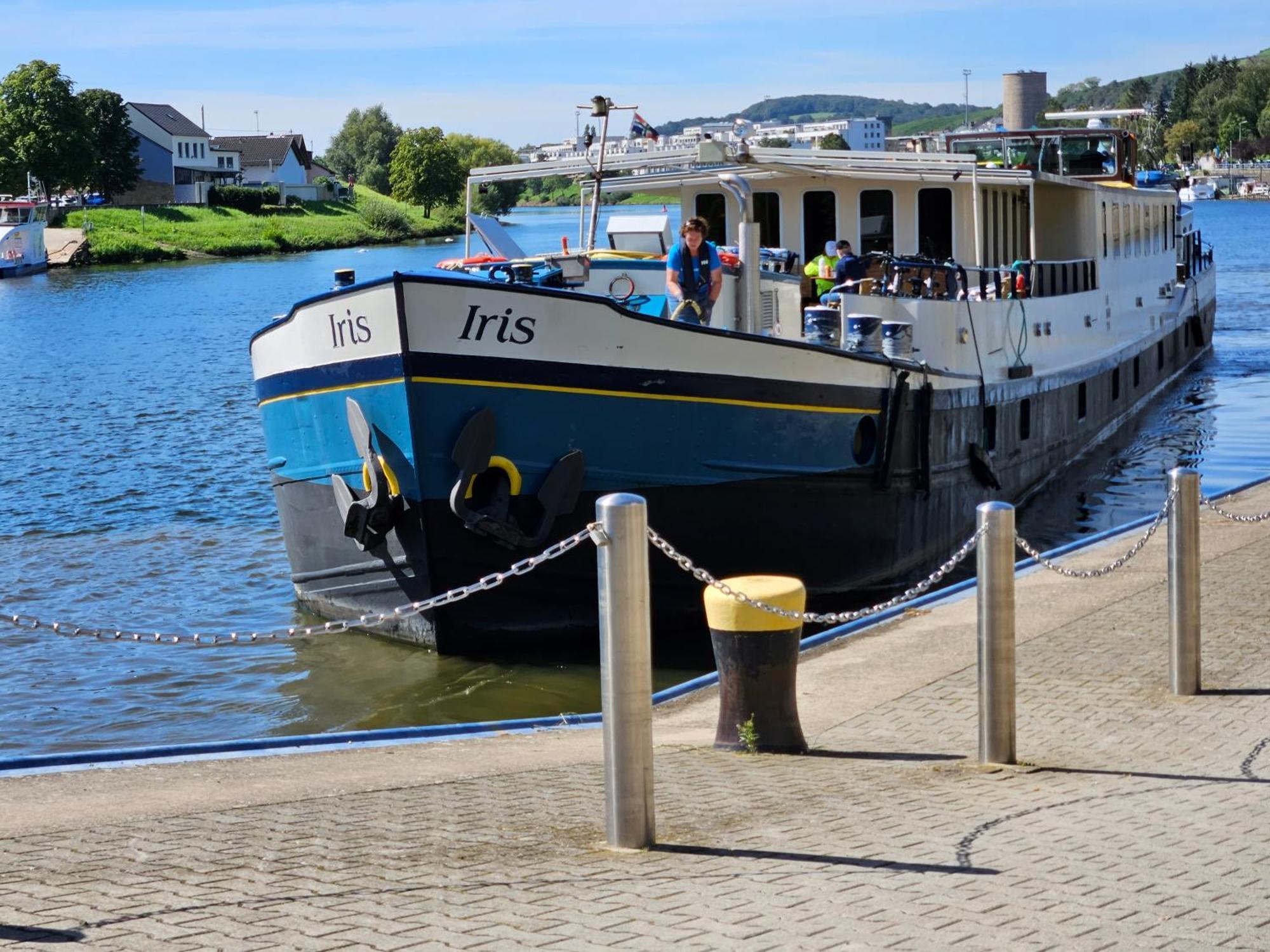 Hotelboat Iris Groningen Buitenkant foto