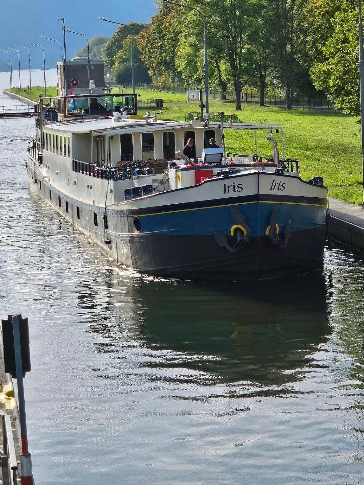 Hotelboat Iris Groningen Buitenkant foto