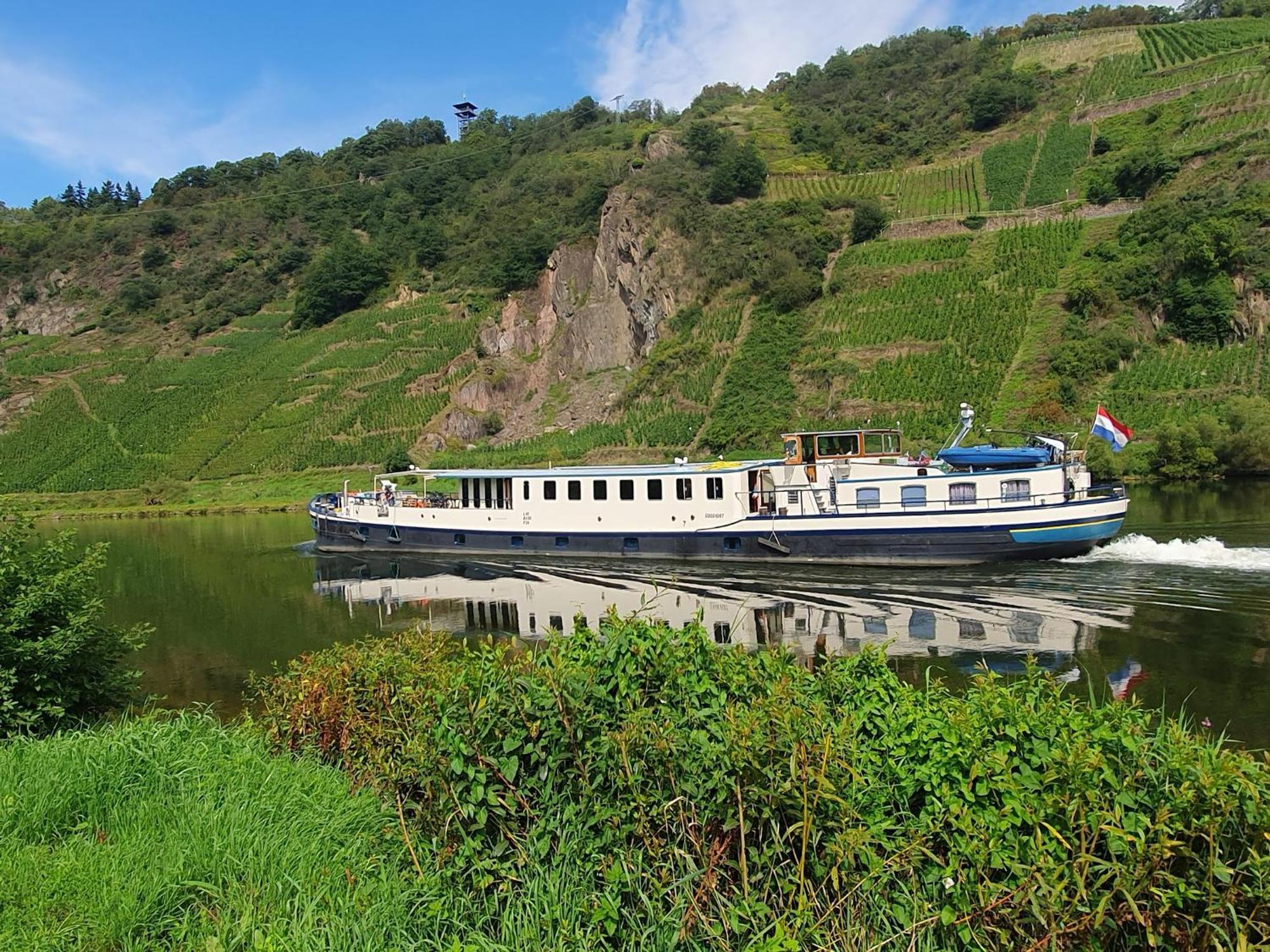 Hotelboat Iris Groningen Buitenkant foto