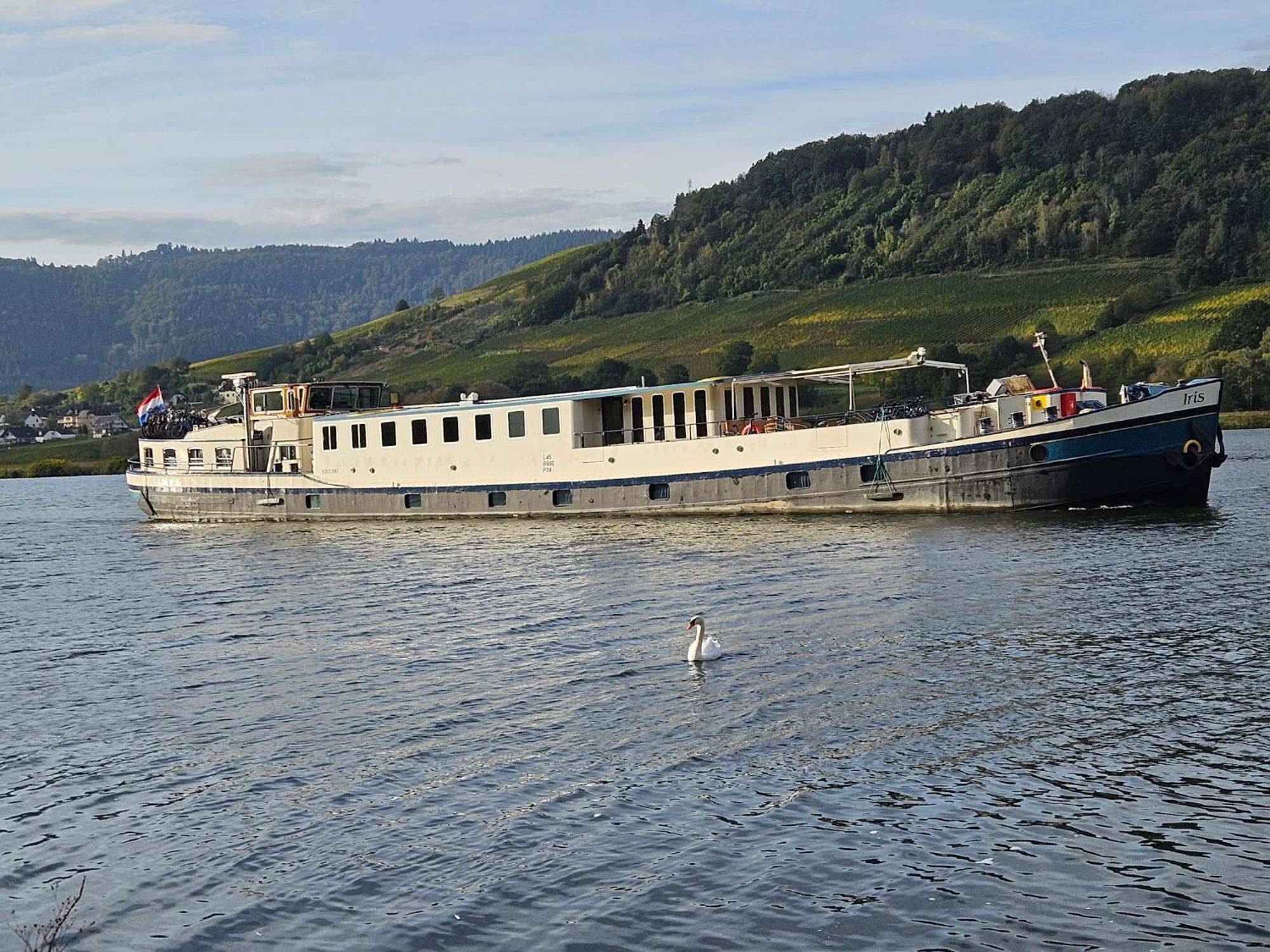 Hotelboat Iris Groningen Buitenkant foto