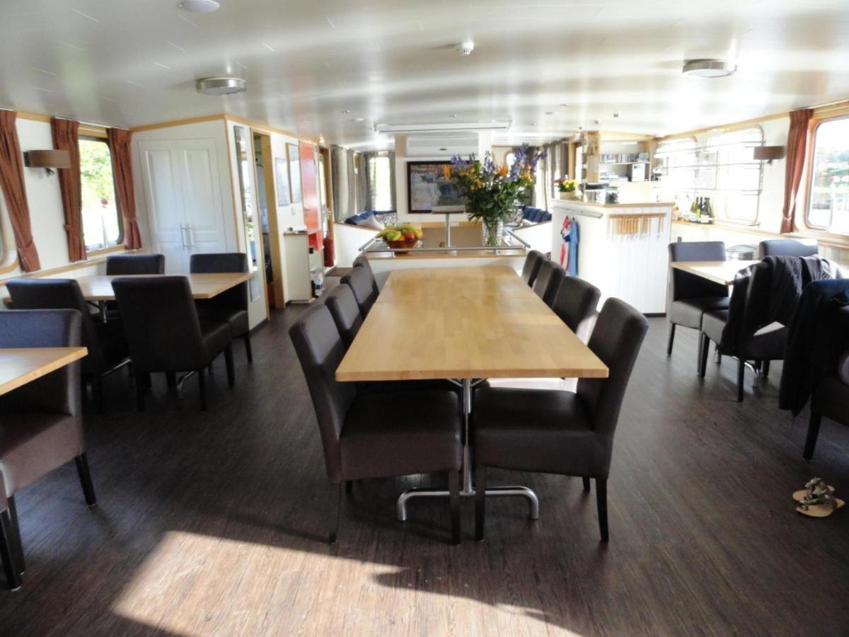 Hotelboat Iris Groningen Buitenkant foto