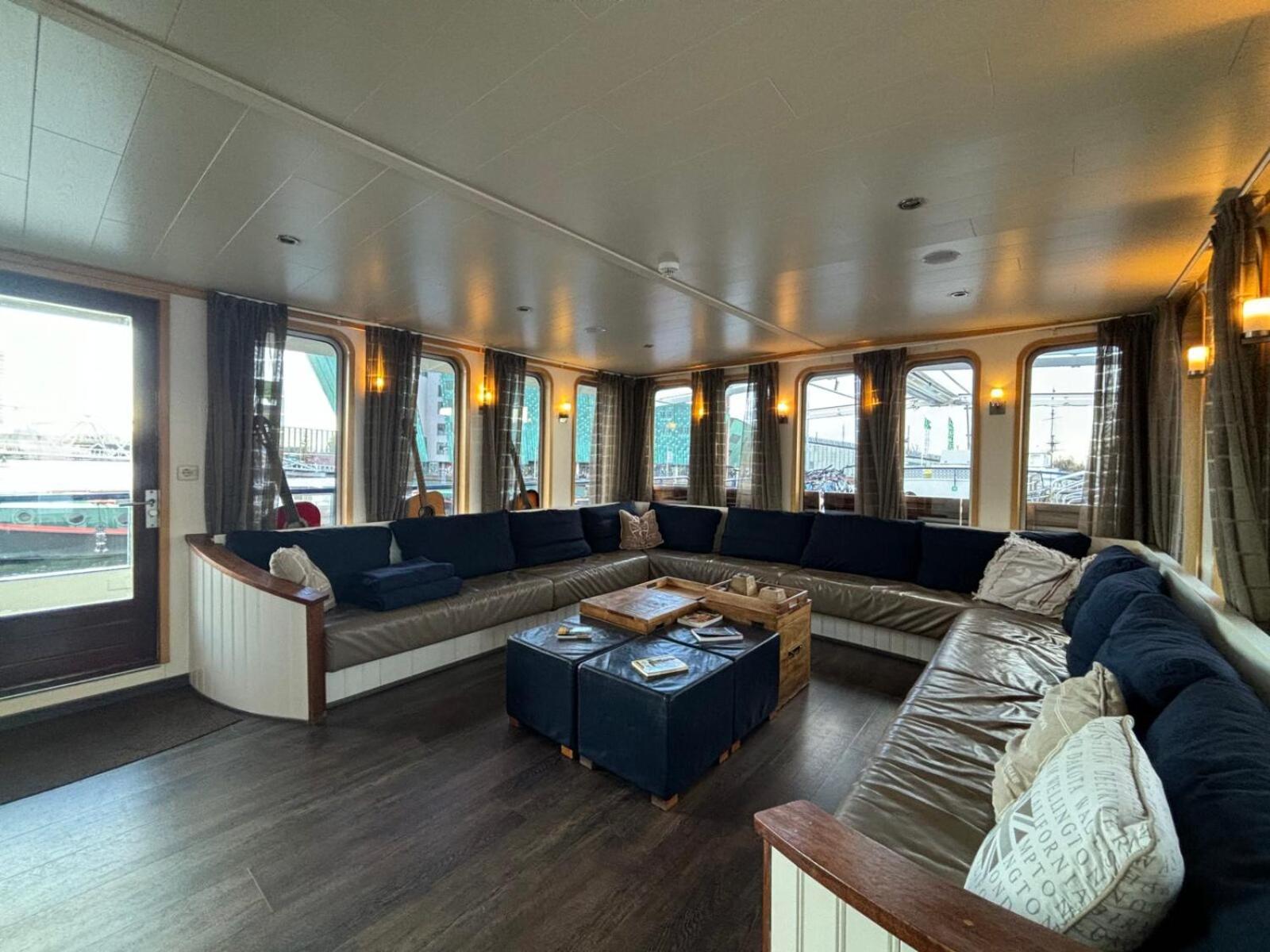 Hotelboat Iris Groningen Buitenkant foto
