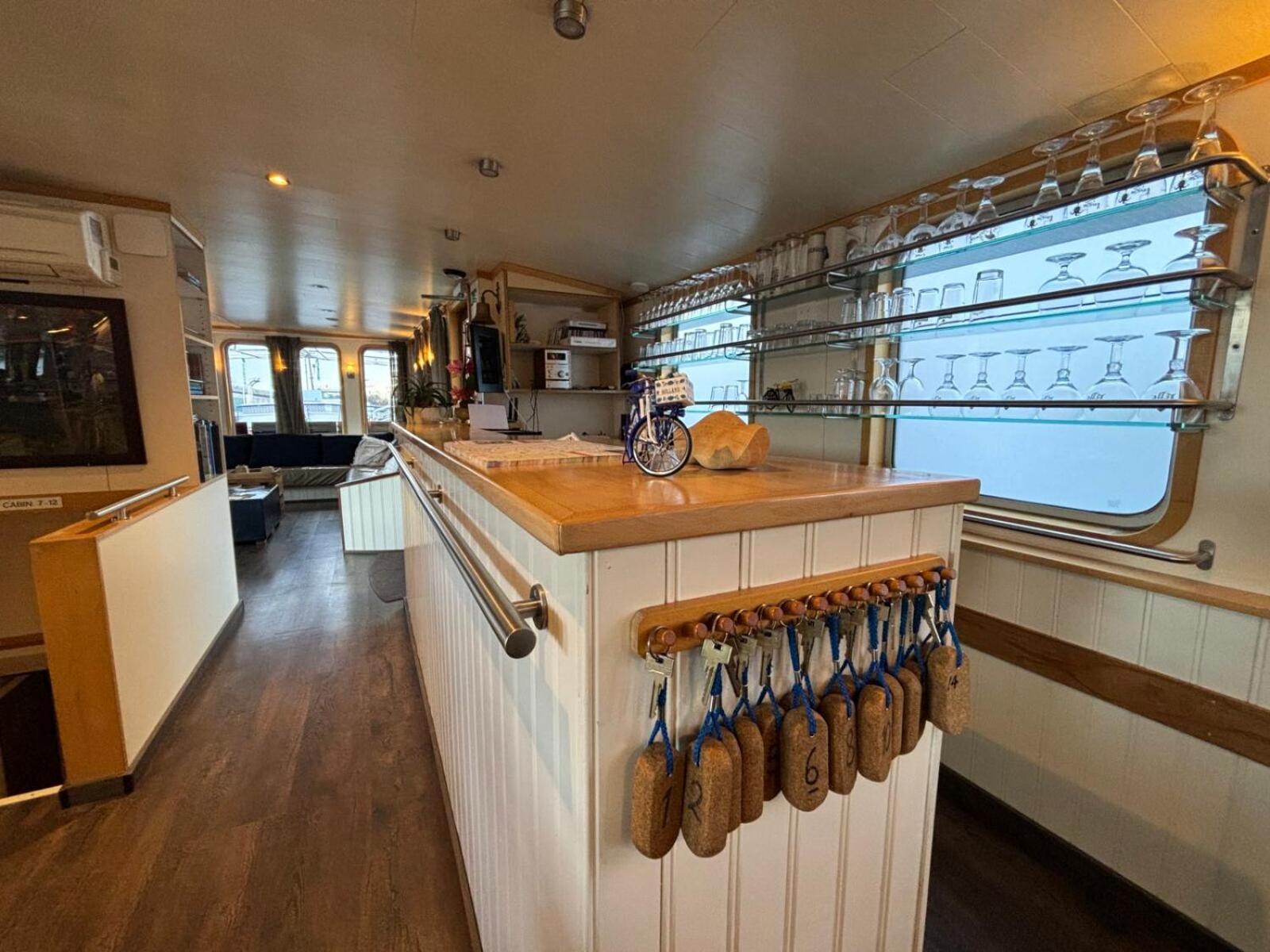 Hotelboat Iris Groningen Buitenkant foto
