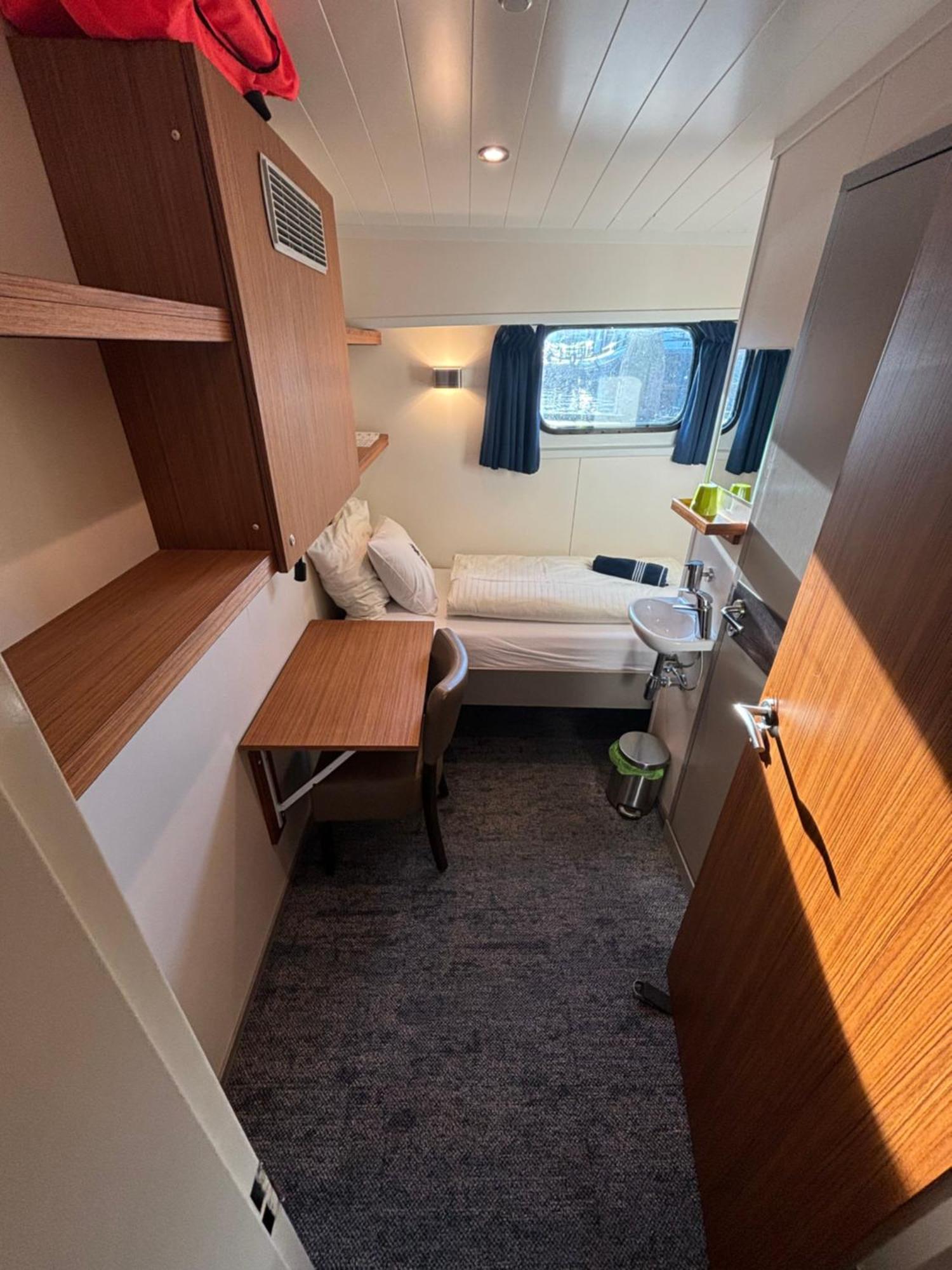 Hotelboat Iris Groningen Buitenkant foto