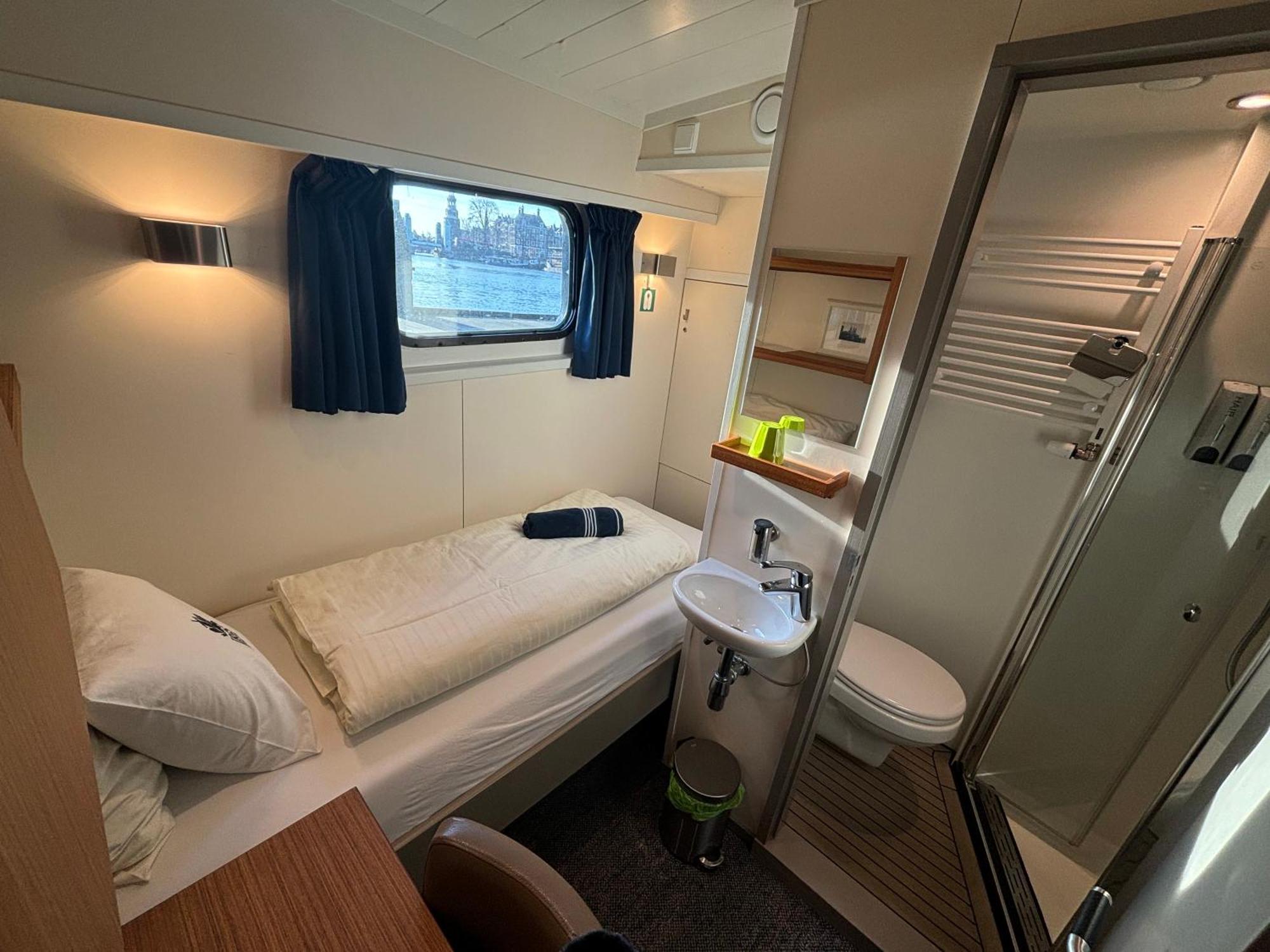 Hotelboat Iris Groningen Buitenkant foto